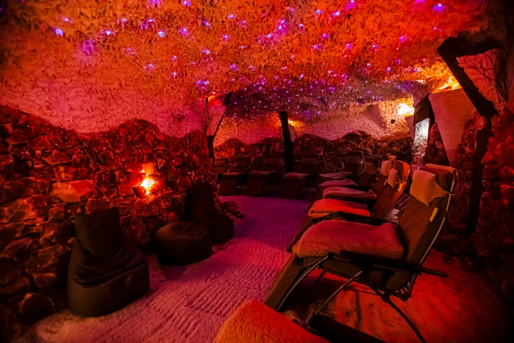 Salzsteine schaffen Atmosphäre in der Salzgrotte
